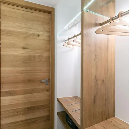 Domus Cavour Rooms&suites فندق تيرانو