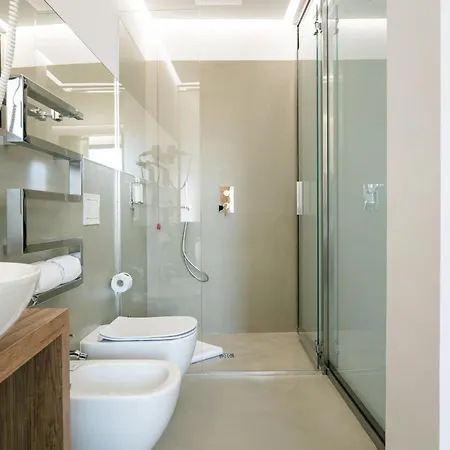Domus Cavour Rooms&suites فندق *