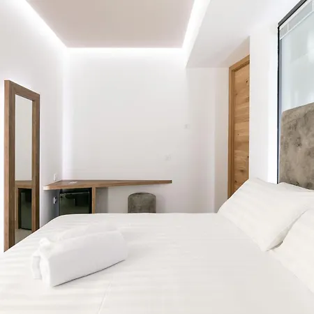 Domus Cavour Rooms&suites فندق تيرانو