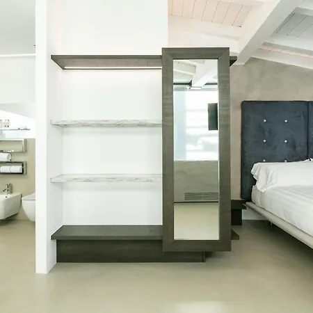 Domus Cavour Rooms&suites * تيرانو