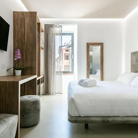 Domus Cavour Rooms&suites * Tirano