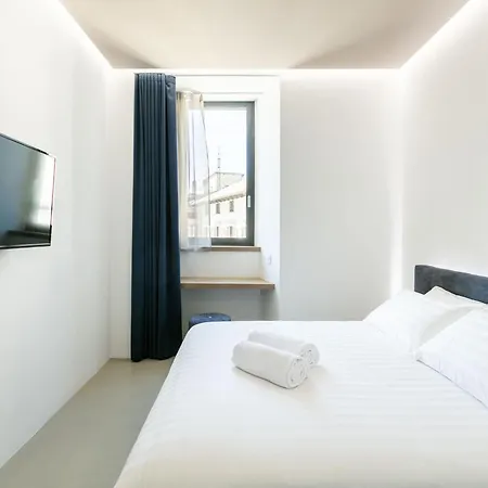 Domus Cavour Rooms&suites