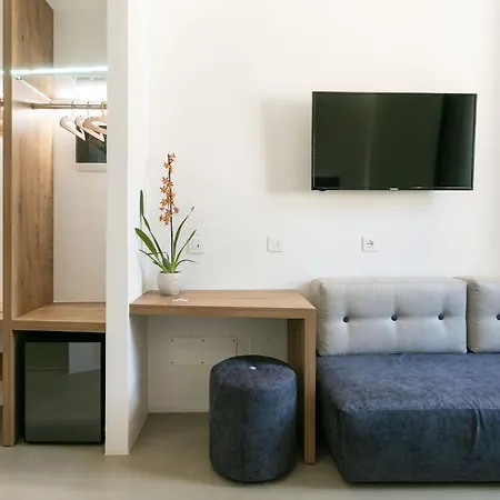 Domus Cavour Rooms&suites Hotel *